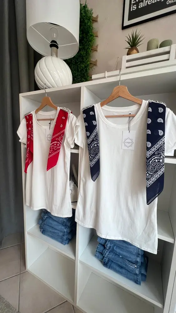 T-Shirt con Bandane