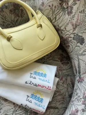 T-shirt Tra Mari e Tramonti