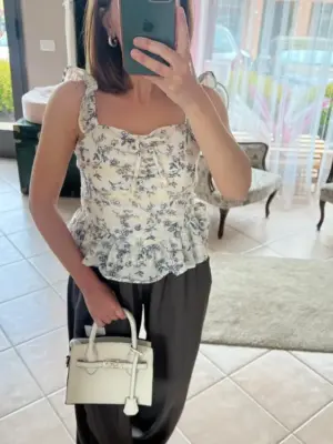 Top Beige Con Fiorellini